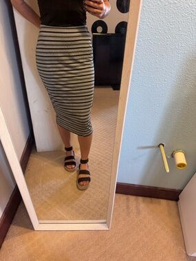 Old Navy Black and White Striped Pattern Midi Skirt